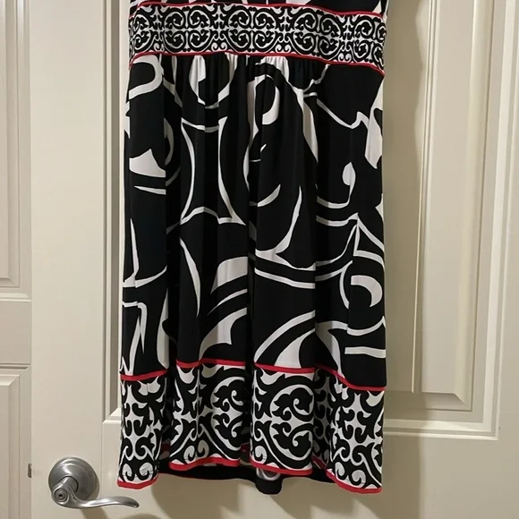 WHBM Medium Sleeveless black with white prints and red trim Midi Dress - Picture 7 of 8